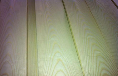 ドアの灰の自然で適用範囲が広い木製のベニヤ シートの王冠は伸縮性がある0.45mmの厚さを切った
