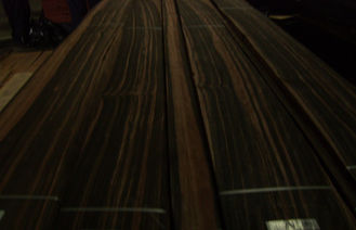 家具および合板のための自然な黒檀の四分の一の切口のベニヤ