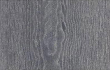 赤い灰染められた木ベニヤの自然なスライスされた切口、薄い木製のベニヤのパネル