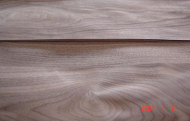 自然な暗いクルミのベニヤ シート実質の木製のベニヤの羽目板