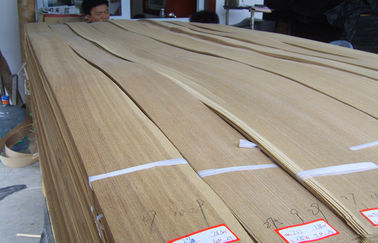 自然なブラウンによってスライスされるベニヤ、ドアのためのロシアの灰の木製のベニヤ 0.5mm