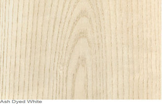 赤い灰染められた木ベニヤの自然なスライスされた切口、薄い木製のベニヤのパネル
