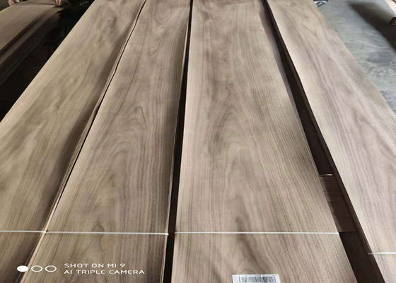 スライスされる/王冠1.0-3.3mの自然なクルミの木製のベニヤ10-16% MCを切りなさい