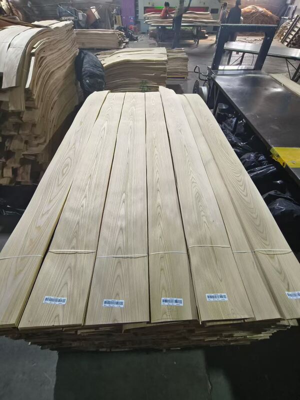 High Quality Russia Elm Veneer Sheet with Quarter Cut and Crown Cut for Furniture and Decoration